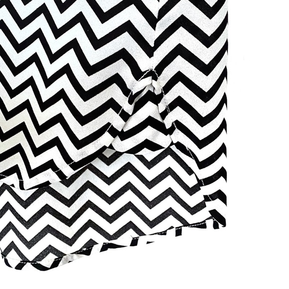 American Eagle White And Black Chevron Print Button Down Shirt Semi-Sheer Dressy - Picture 9 of 15